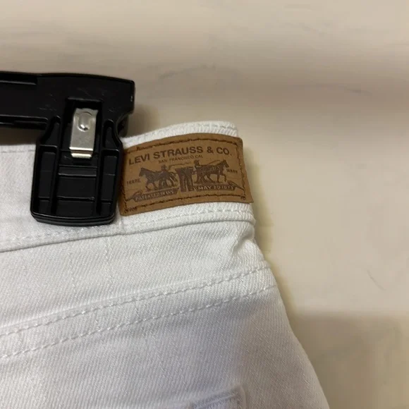 Levi Strauss denim shorts white size 10 - preowned condition - Picture 3 of 5